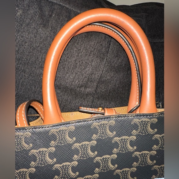 Celine Vertical Mini Cabas Triomphe Excellent condition with strap authentic - Picture 2 of 13